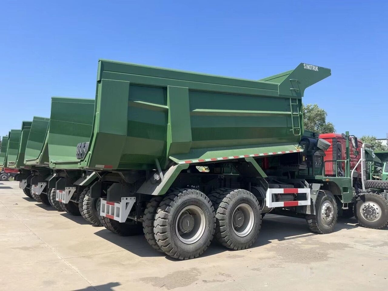 Sinotruk Howo ZZ5707S3840AJ - Caminhão fora de estrada: foto 2 Sinotruk Howo ZZ5707S3840AJ - Caminhão fora de estrada: foto 2