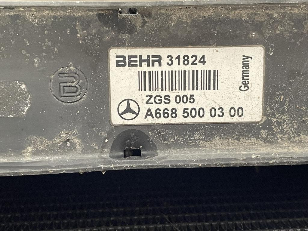 BEHR FOR MERCEDES VARIO - A 668 500 03 00 - Radiador por Camião: foto 4 BEHR FOR MERCEDES VARIO - A 668 500 03 00 - Radiador por Camião: foto 4