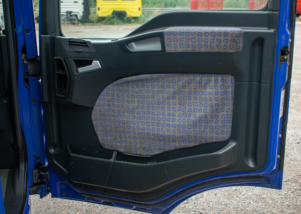 MAN TGA DOOR LINING - PASSENGER - Porta e peças por Camião: foto 1 MAN TGA DOOR LINING - PASSENGER - Porta e peças por Camião: foto 1