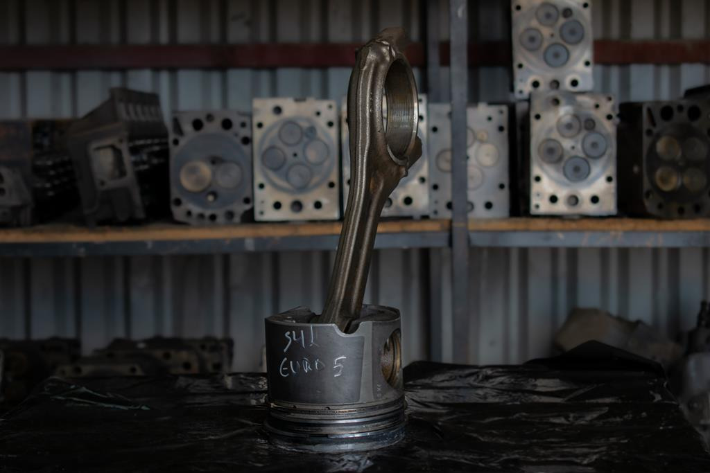 MERCEDES-BENZ ACTROS EURO V PISTON WITH CONNECTING ROD FOR ENGINE CODE ΟΜ 541 - Biela por Camião: foto 1 MERCEDES-BENZ ACTROS EURO V PISTON WITH CONNECTING ROD FOR ENGINE CODE ΟΜ 541 - Biela por Camião: foto 1