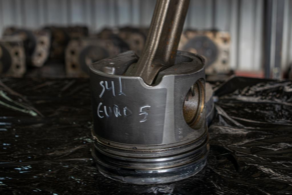 MERCEDES-BENZ ACTROS EURO V PISTON WITH CONNECTING ROD FOR ENGINE CODE ΟΜ 541 - Biela por Camião: foto 2 MERCEDES-BENZ ACTROS EURO V PISTON WITH CONNECTING ROD FOR ENGINE CODE ΟΜ 541 - Biela por Camião: foto 2