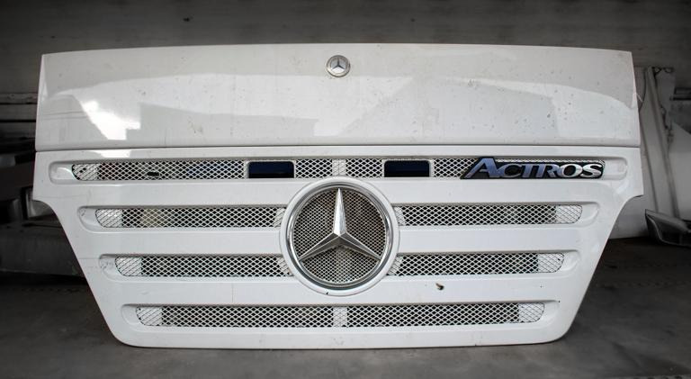 MERCEDES-BENZ ACTROS MEGA SPACE MP II - Capô por Camião: foto 1 MERCEDES-BENZ ACTROS MEGA SPACE MP II - Capô por Camião: foto 1