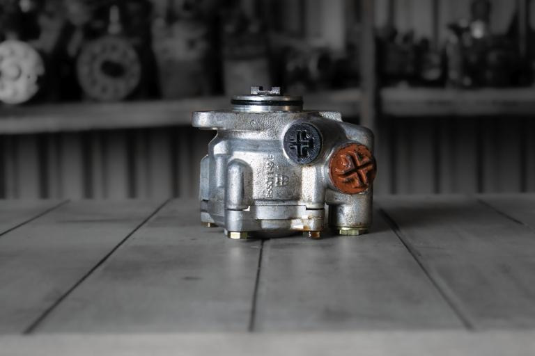 MERCEDES-BENZ ATEGO - 120 BAR - Bomba de direção por Camião: foto 2 MERCEDES-BENZ ATEGO - 120 BAR - Bomba de direção por Camião: foto 2