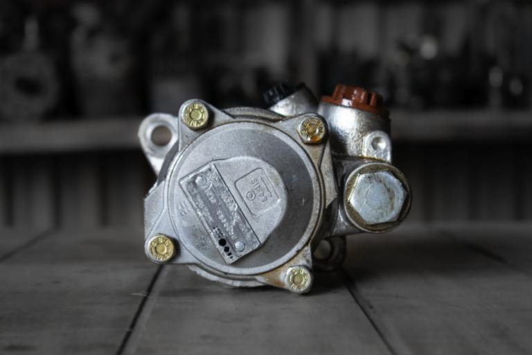 MERCEDES-BENZ ATEGO - 120 BAR - Bomba de direção por Camião: foto 1 MERCEDES-BENZ ATEGO - 120 BAR - Bomba de direção por Camião: foto 1