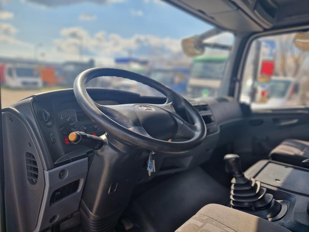 MERCEDES-BENZ ATEGO 816 - Camião de lona: foto 3 MERCEDES-BENZ ATEGO 816 - Camião de lona: foto 3