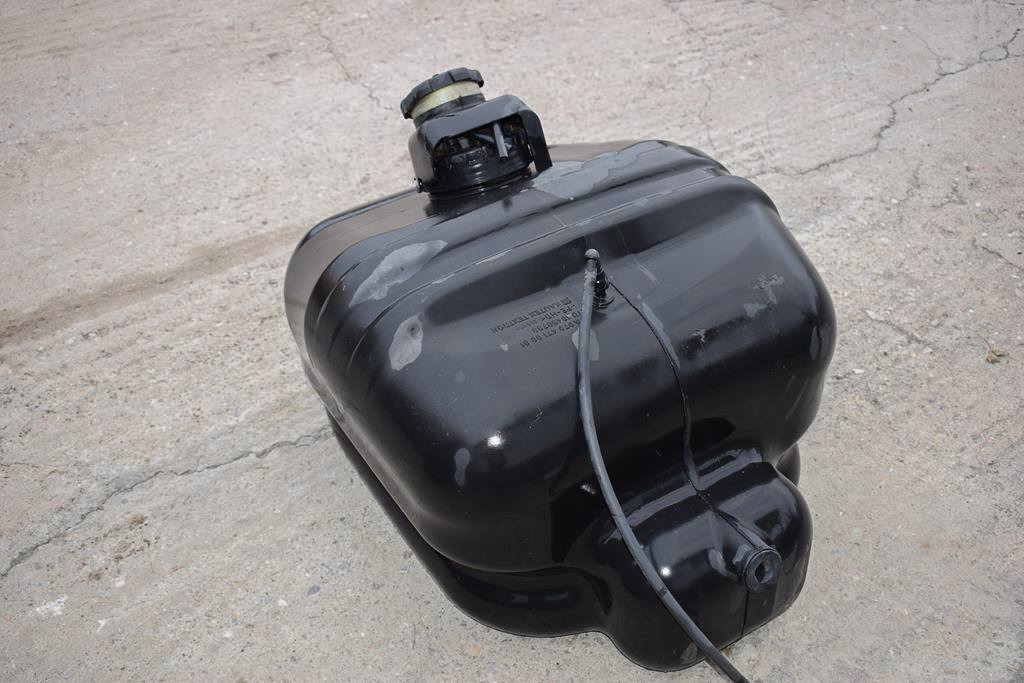 MERCEDES-BENZ ATEGO - 90lt - Tanque de combustível por Camião: foto 3 MERCEDES-BENZ ATEGO - 90lt - Tanque de combustível por Camião: foto 3