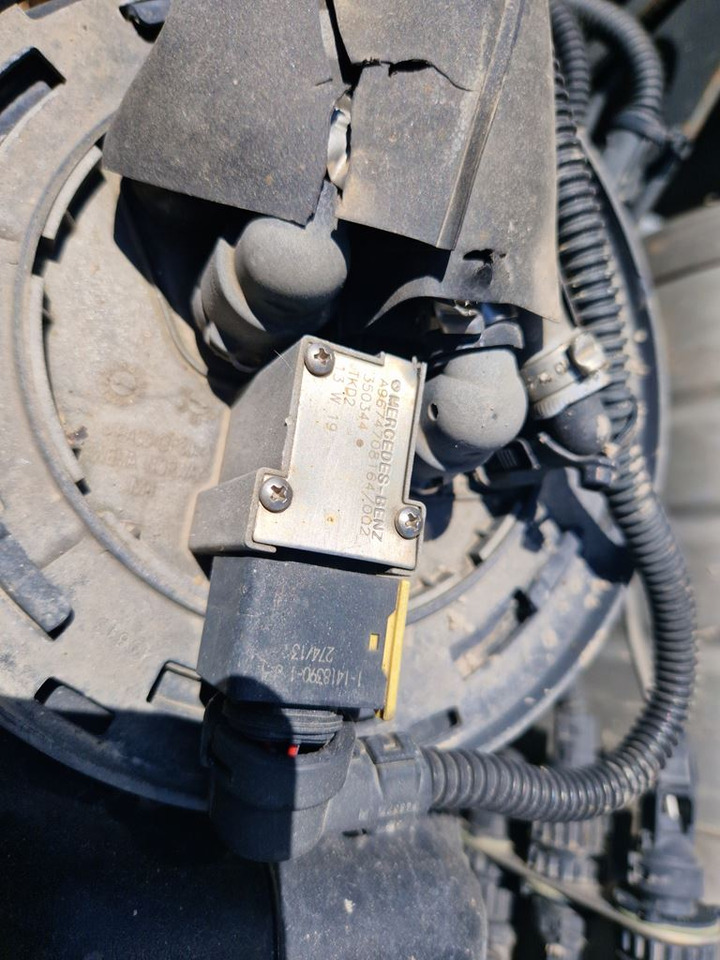 MERCEDES-BENZ ATEGO - A 970 470 0815 - Tanque para AdBlue por Camião: foto 5 MERCEDES-BENZ ATEGO - A 970 470 0815 - Tanque para AdBlue por Camião: foto 5