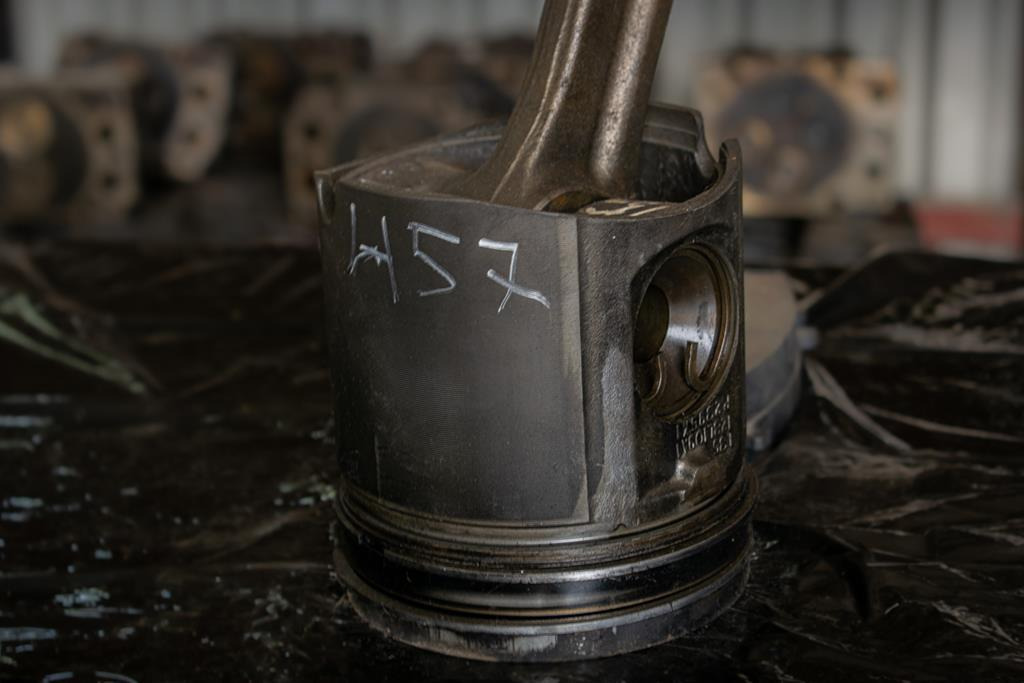 MERCEDES-BENZ AXOR PISTON WITH CONNECTING ROD FOR ENGINE CODE OM 457 - Biela por Camião: foto 3 MERCEDES-BENZ AXOR PISTON WITH CONNECTING ROD FOR ENGINE CODE OM 457 - Biela por Camião: foto 3