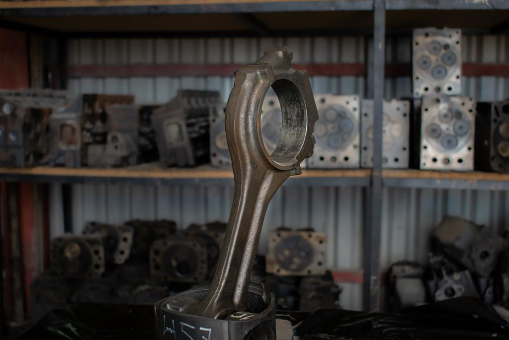 MERCEDES-BENZ AXOR PISTON WITH CONNECTING ROD FOR ENGINE CODE OM 457 - Biela por Camião: foto 1 MERCEDES-BENZ AXOR PISTON WITH CONNECTING ROD FOR ENGINE CODE OM 457 - Biela por Camião: foto 1