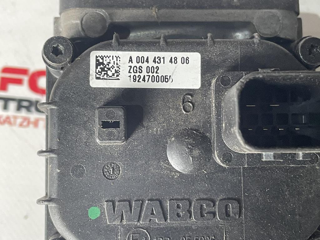 MERCEDES-BENZ BRAKE VALVE - 0044314806 - Válvula de freio por Camião: foto 4 MERCEDES-BENZ BRAKE VALVE - 0044314806 - Válvula de freio por Camião: foto 4