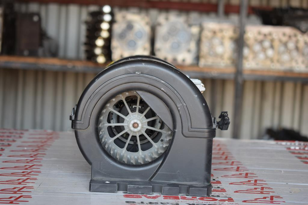 MERCEDES-BENZ SK RADIATOR MOTOR - Radiador por Camião: foto 1 MERCEDES-BENZ SK RADIATOR MOTOR - Radiador por Camião: foto 1