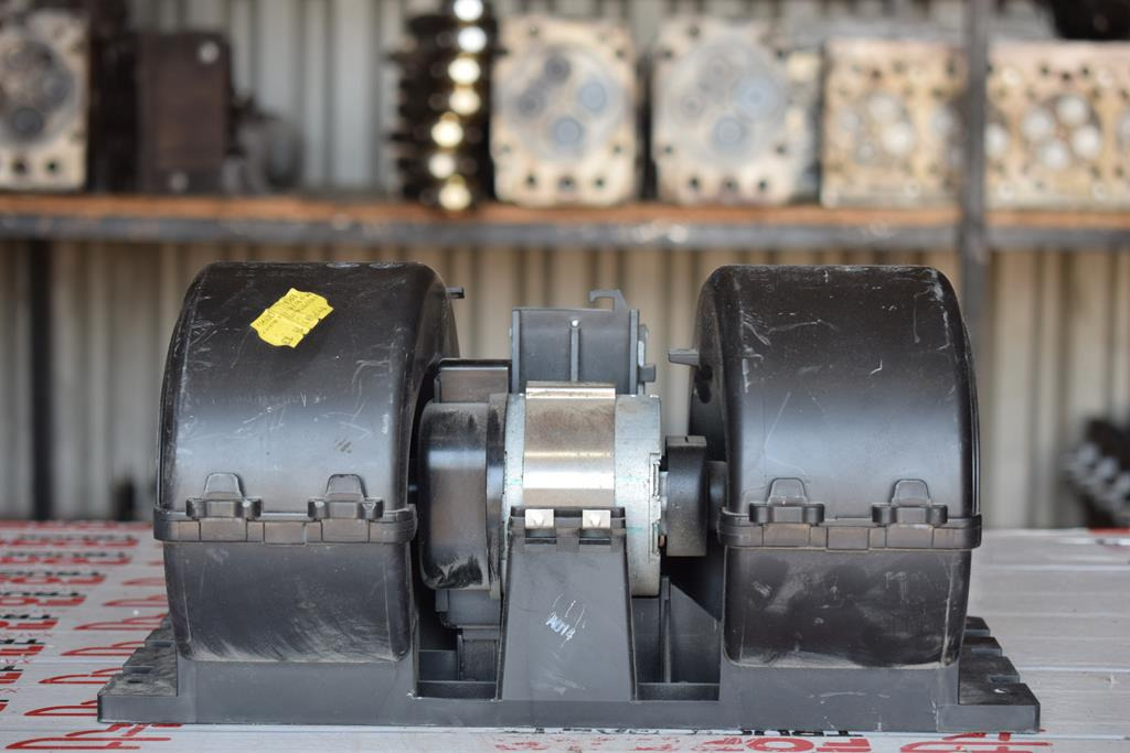 MERCEDES-BENZ SK RADIATOR MOTOR - Radiador por Camião: foto 3 MERCEDES-BENZ SK RADIATOR MOTOR - Radiador por Camião: foto 3