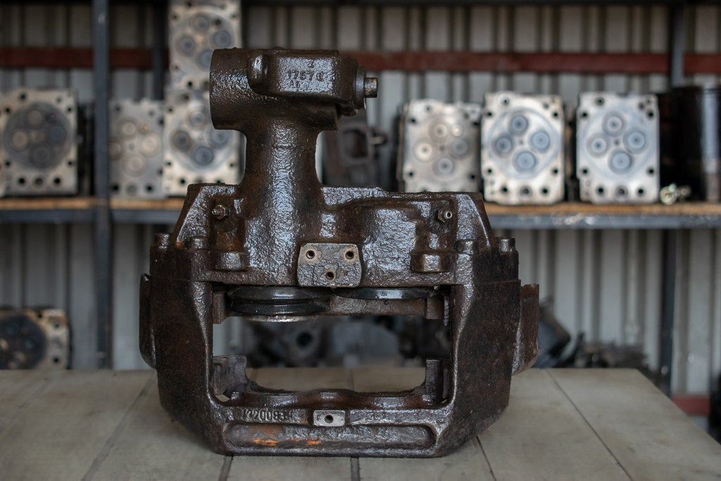 MERCEDES-BENZ VARIO FOR DIFFERENTIAL - RIGHT - Pinça de freio por Camião: foto 1 MERCEDES-BENZ VARIO FOR DIFFERENTIAL - RIGHT - Pinça de freio por Camião: foto 1