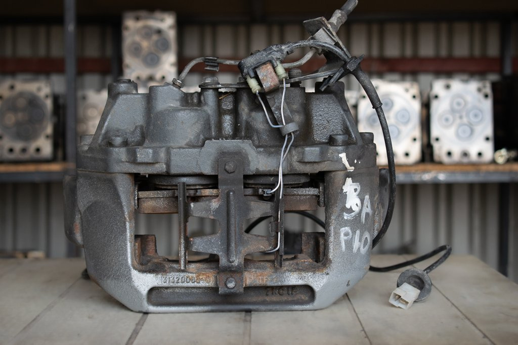 MERCEDES-BENZ VARIO FRONT RIGHT - PASSENGER - Pinça de freio por Camião: foto 1 MERCEDES-BENZ VARIO FRONT RIGHT - PASSENGER - Pinça de freio por Camião: foto 1