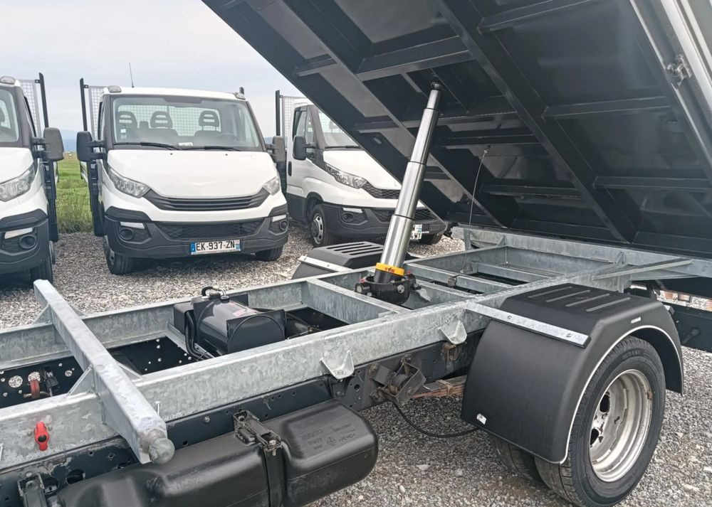 Iveco 35C13, 35C12, 35C14, 35C15 - Carrinha basculante: foto 2 Iveco 35C13, 35C12, 35C14, 35C15 - Carrinha basculante: foto 2