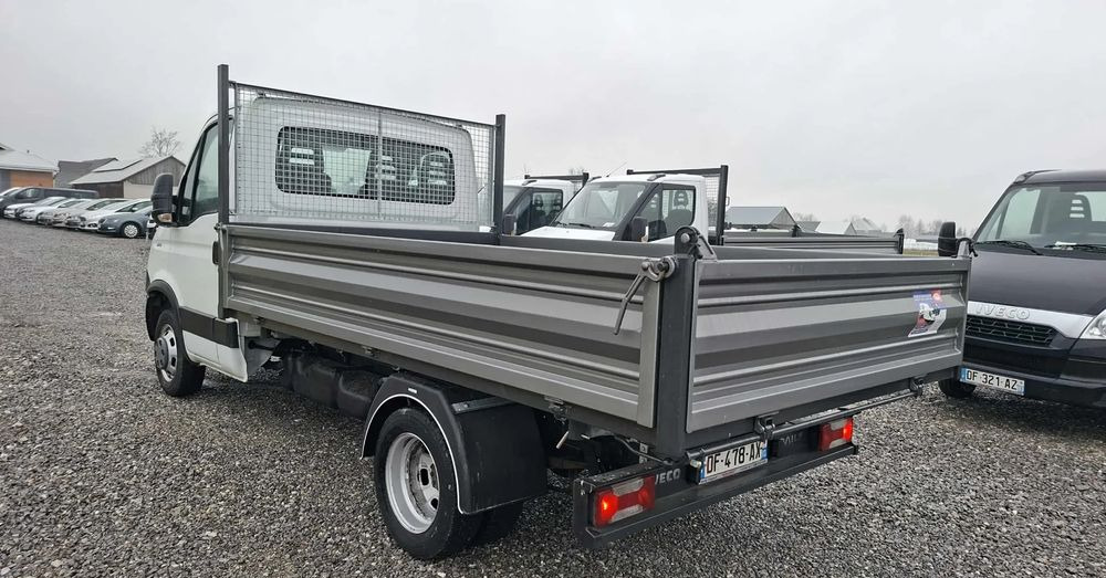Iveco DAILY 35C13, 35C12, 35C15 - Carrinha basculante: foto 4 Iveco DAILY 35C13, 35C12, 35C15 - Carrinha basculante: foto 4