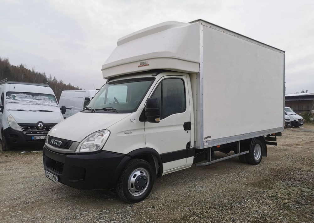 Iveco 3.0-150KM Daily 35C15 Kontener winda Dhollandia 750kg długi 35-150 Klimatyzacja długi rozstaw - Carrinha de contentor: foto 2 Iveco 3.0-150KM Daily 35C15 Kontener winda Dhollandia 750kg długi 35-150 Klimatyzacja długi rozstaw - Carrinha de contentor: foto 2