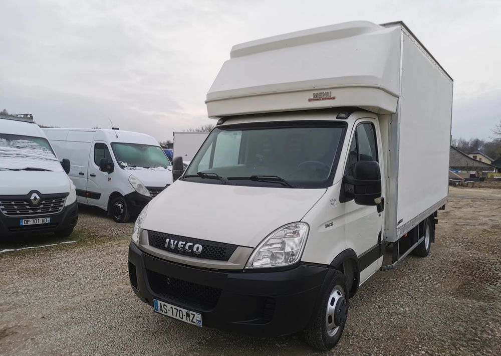 Iveco 3.0-150KM Daily 35C15 Kontener winda Dhollandia 750kg długi 35-150 Klimatyzacja długi rozstaw - Carrinha de contentor: foto 3 Iveco 3.0-150KM Daily 35C15 Kontener winda Dhollandia 750kg długi 35-150 Klimatyzacja długi rozstaw - Carrinha de contentor: foto 3