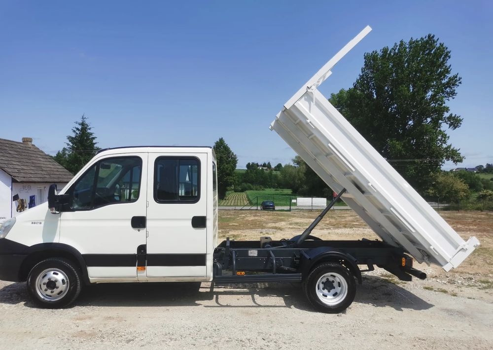 Iveco Daily 35C13 Kiper brygadówka 7-os wywrotka 130KM klimatyzacja Hak doka - Carrinha basculante: foto 2 Iveco Daily 35C13 Kiper brygadówka 7-os wywrotka 130KM klimatyzacja Hak doka - Carrinha basculante: foto 2