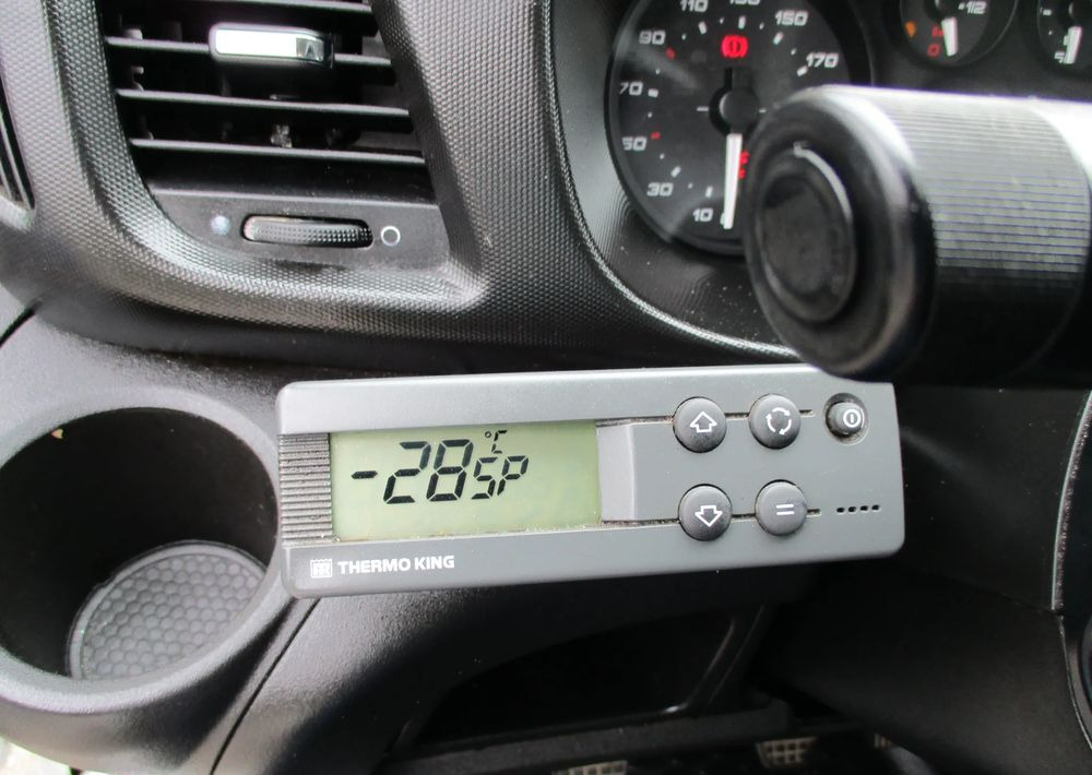 Carrinha frigorífica Iveco Daily 35C13 chłodnia Mroźnia na bliźniaku 35-130 Thermo King agregat: foto 13