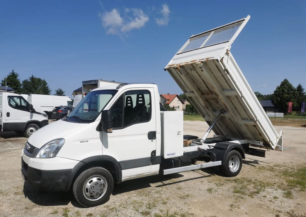 Iveco Daily 35C15 Kiper 3.0 - 150KM wywrotka Hak Bliźniak blokada mostu Klima - Carrinha basculante: foto 1 Iveco Daily 35C15 Kiper 3.0 - 150KM wywrotka Hak Bliźniak blokada mostu Klima - Carrinha basculante: foto 1