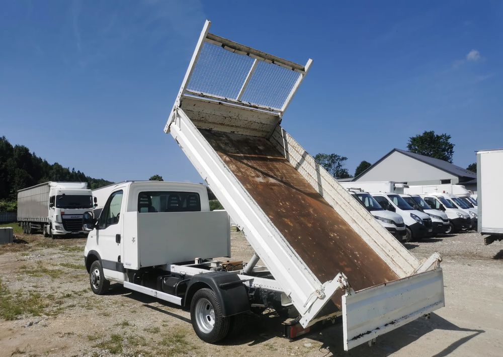 Iveco Daily 35C15 Kiper 3.0 - 150KM wywrotka Hak Bliźniak blokada mostu Klima - Carrinha basculante: foto 3 Iveco Daily 35C15 Kiper 3.0 - 150KM wywrotka Hak Bliźniak blokada mostu Klima - Carrinha basculante: foto 3