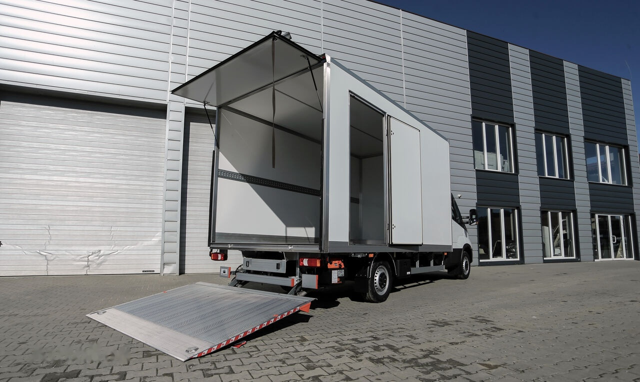 IVECO Iveco Daily IVECO 35S18HA8 r.o.4100 - Carrinha de contentor: foto 2 IVECO Iveco Daily IVECO 35S18HA8 r.o.4100 - Carrinha de contentor: foto 2