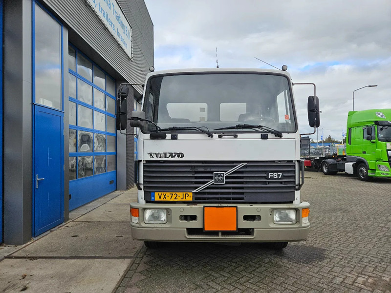 Volvo F S7 18 HOBUR 14.800 Liter 3 Compartments Steel Manual - Caminhão tanque: foto 3 Volvo F S7 18 HOBUR 14.800 Liter 3 Compartments Steel Manual - Caminhão tanque: foto 3
