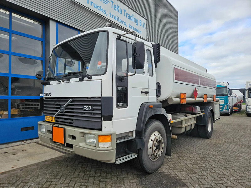 Volvo F S7 18 HOBUR 14.800 Liter 3 Compartments Steel Manual - Caminhão tanque: foto 2 Volvo F S7 18 HOBUR 14.800 Liter 3 Compartments Steel Manual - Caminhão tanque: foto 2