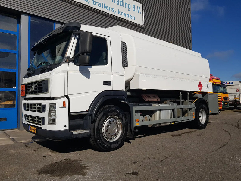 Volvo FM 9.340 Petrol, Diesel 17000 Ltr. 3 Compartementen - Caminhão tanque: foto 2 Volvo FM 9.340 Petrol, Diesel 17000 Ltr. 3 Compartementen - Caminhão tanque: foto 2