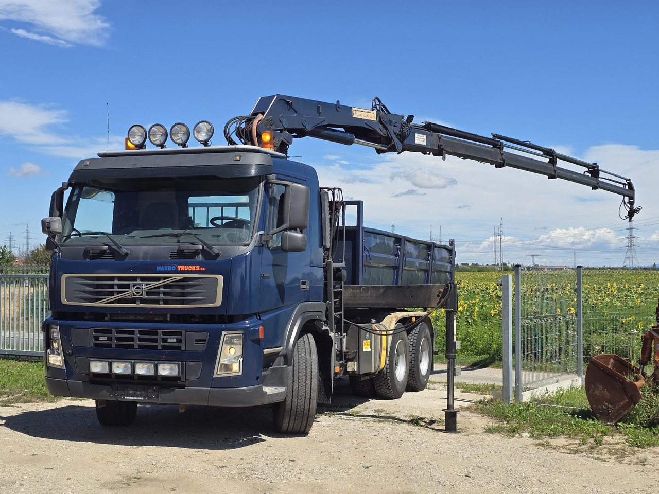 VOLVO FM 420 6X4 / KIPPER / CRANE HMF 1823 K4 - Camião basculante, Camião grua: foto 3 VOLVO FM 420 6X4 / KIPPER / CRANE HMF 1823 K4 - Camião basculante, Camião grua: foto 3