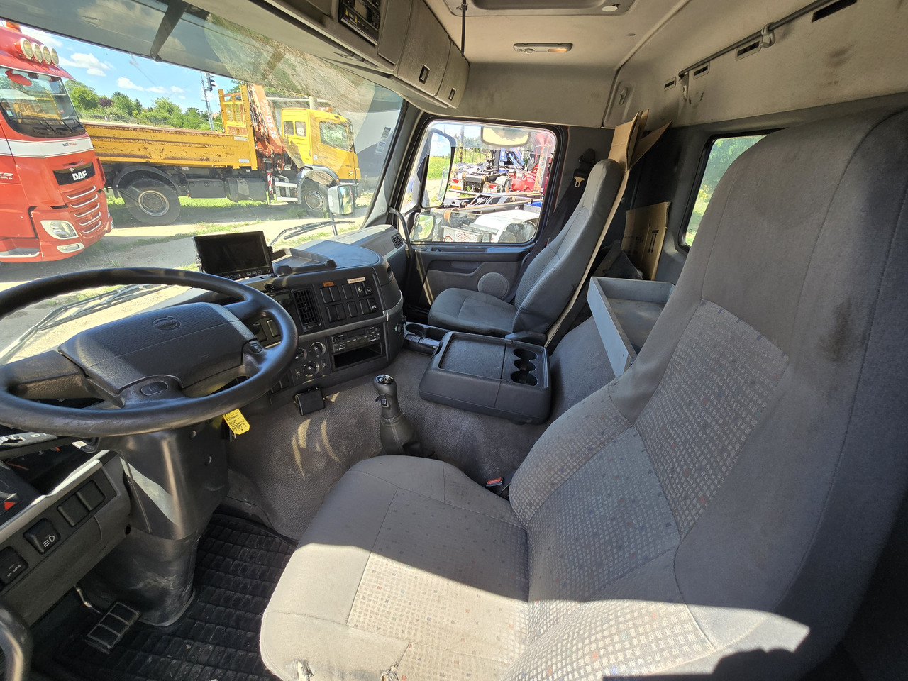 Leasing de VOLVO FM 420 6X4 / KIPPER / CRANE HMF 1823 K4 VOLVO FM 420 6X4 / KIPPER / CRANE HMF 1823 K4: foto 6