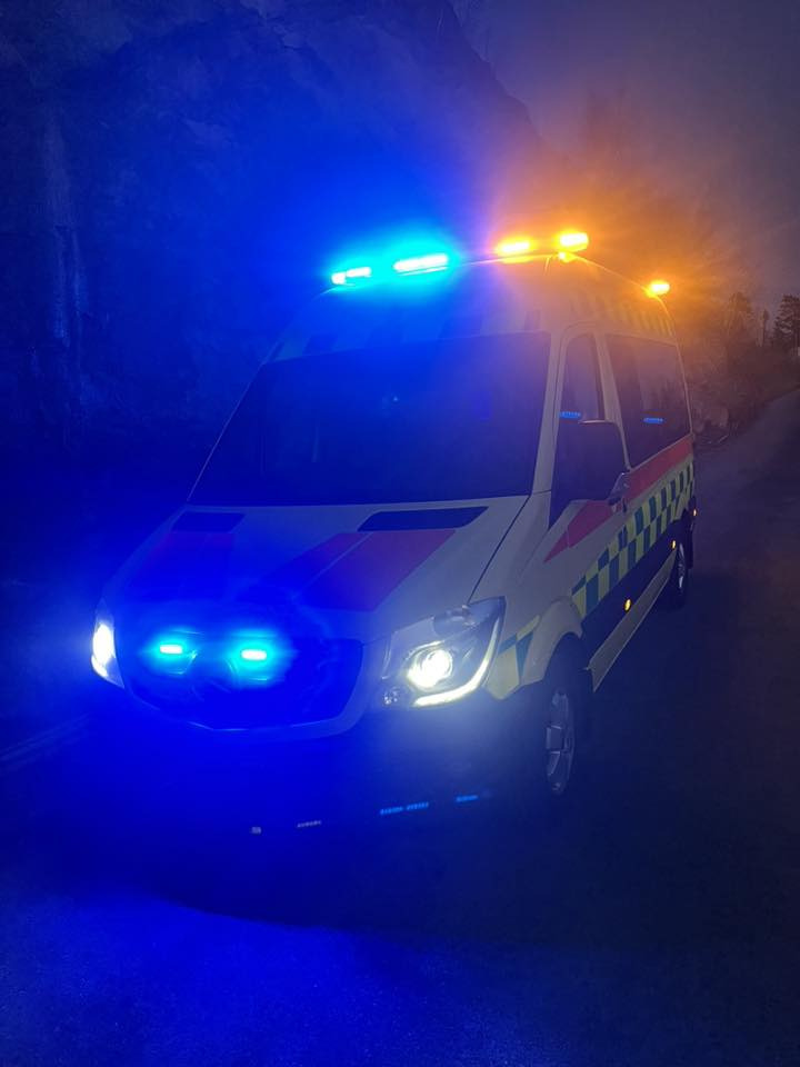 MERCEDES-BENZ Sprinter 319 - Light AMBULANCE / shvydka dopomo - Ambulância: foto 1 MERCEDES-BENZ Sprinter 319 - Light AMBULANCE / shvydka dopomo - Ambulância: foto 1