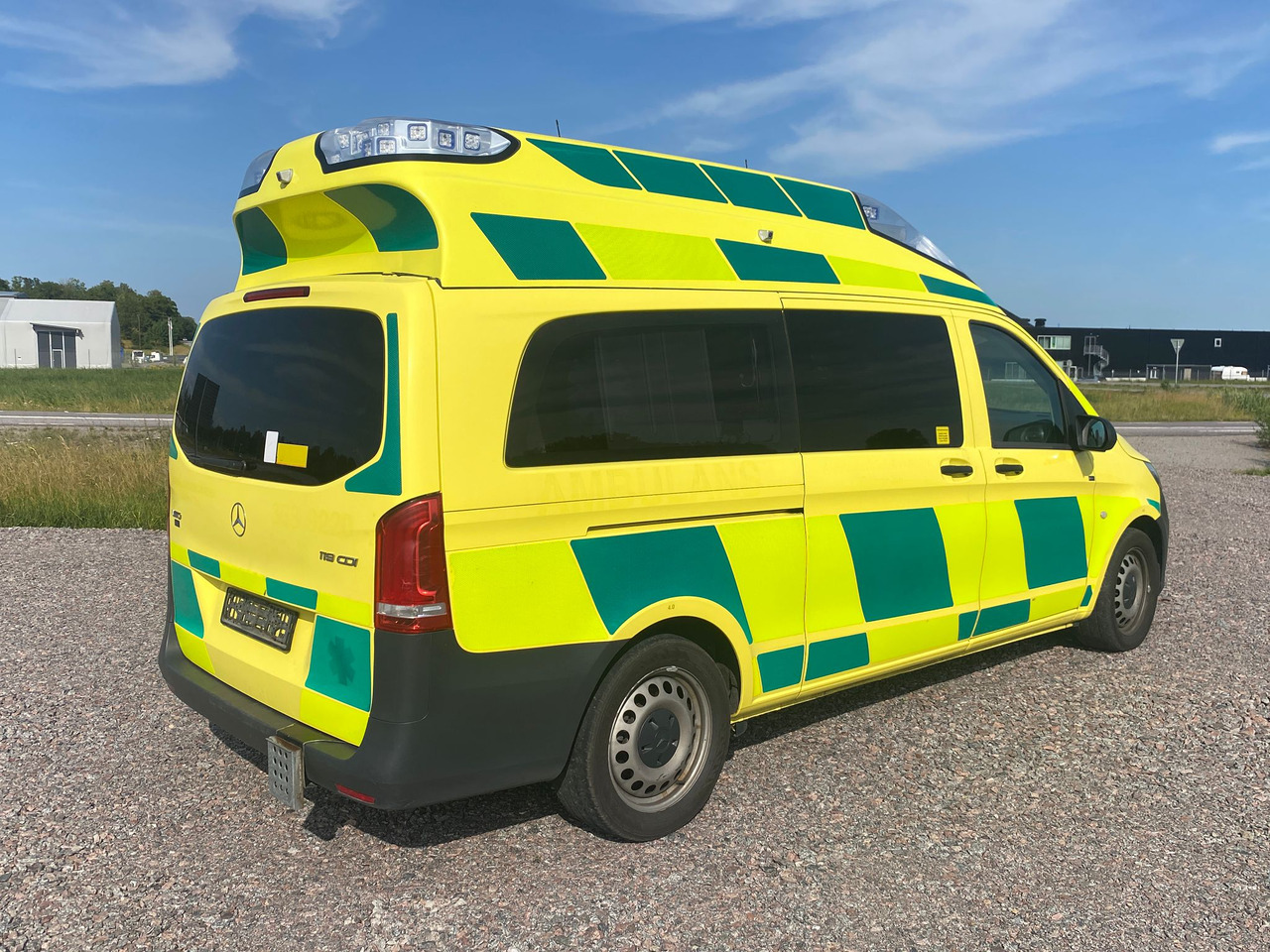 MERCEDES-BENZ Vito 119 4x4 - Ambulans / AMBULANCE - Ambulância: foto 2 MERCEDES-BENZ Vito 119 4x4 - Ambulans / AMBULANCE - Ambulância: foto 2