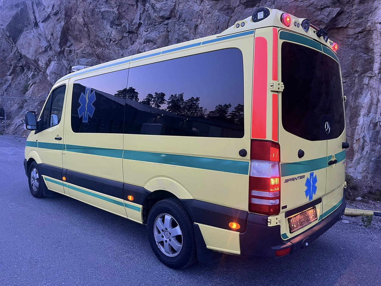 Mercedes-Benz Sprinter 316 - 2 stretcher - Ambulância: foto 3 Mercedes-Benz Sprinter 316 - 2 stretcher - Ambulância: foto 3