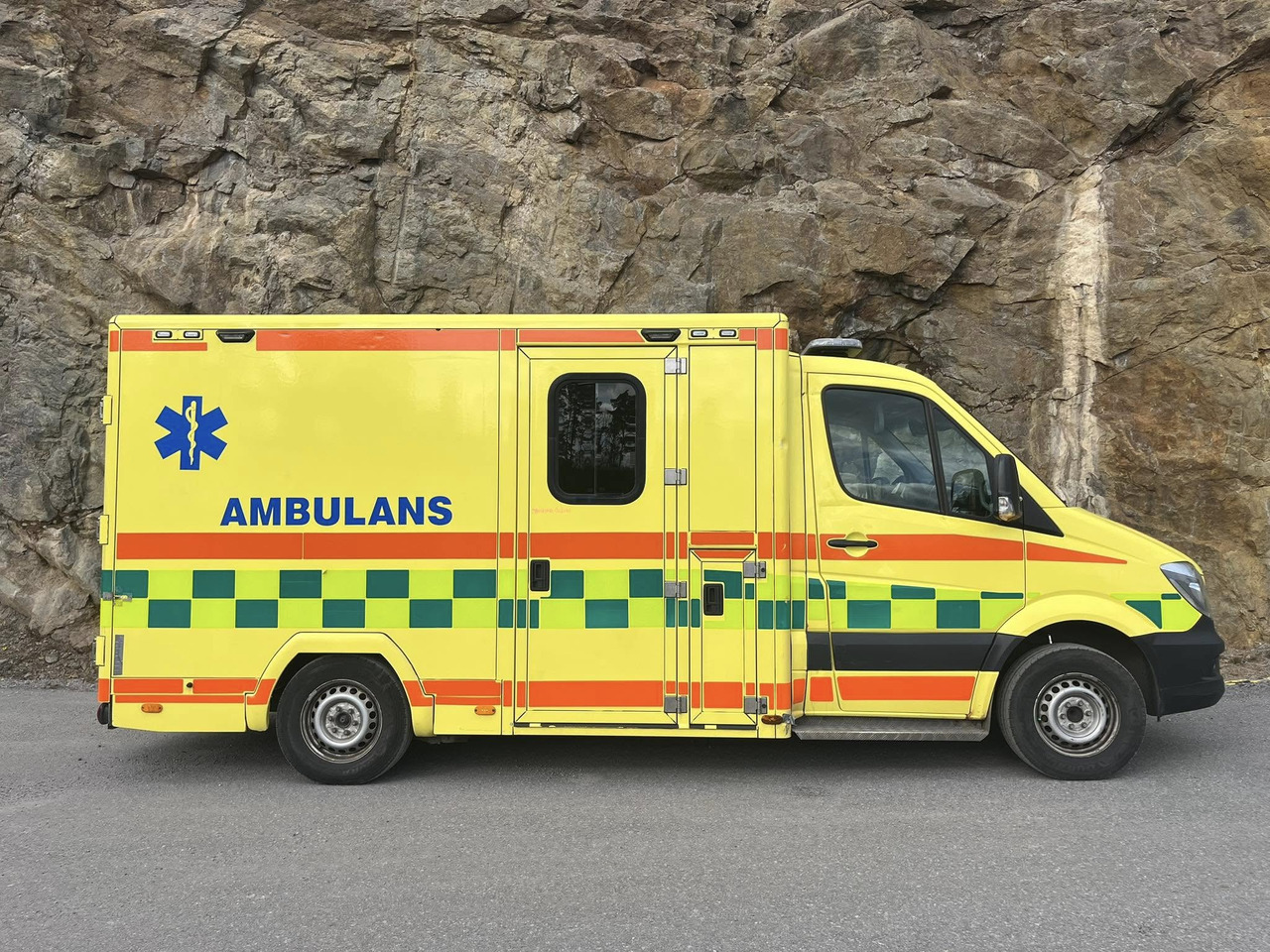 Mercedes-Benz Sprinter 319 - AMBULANCEBOX / Krankenwagen - SÅLD/SOLD !! - Ambulância: foto 2 Mercedes-Benz Sprinter 319 - AMBULANCEBOX / Krankenwagen - SÅLD/SOLD !! - Ambulância: foto 2
