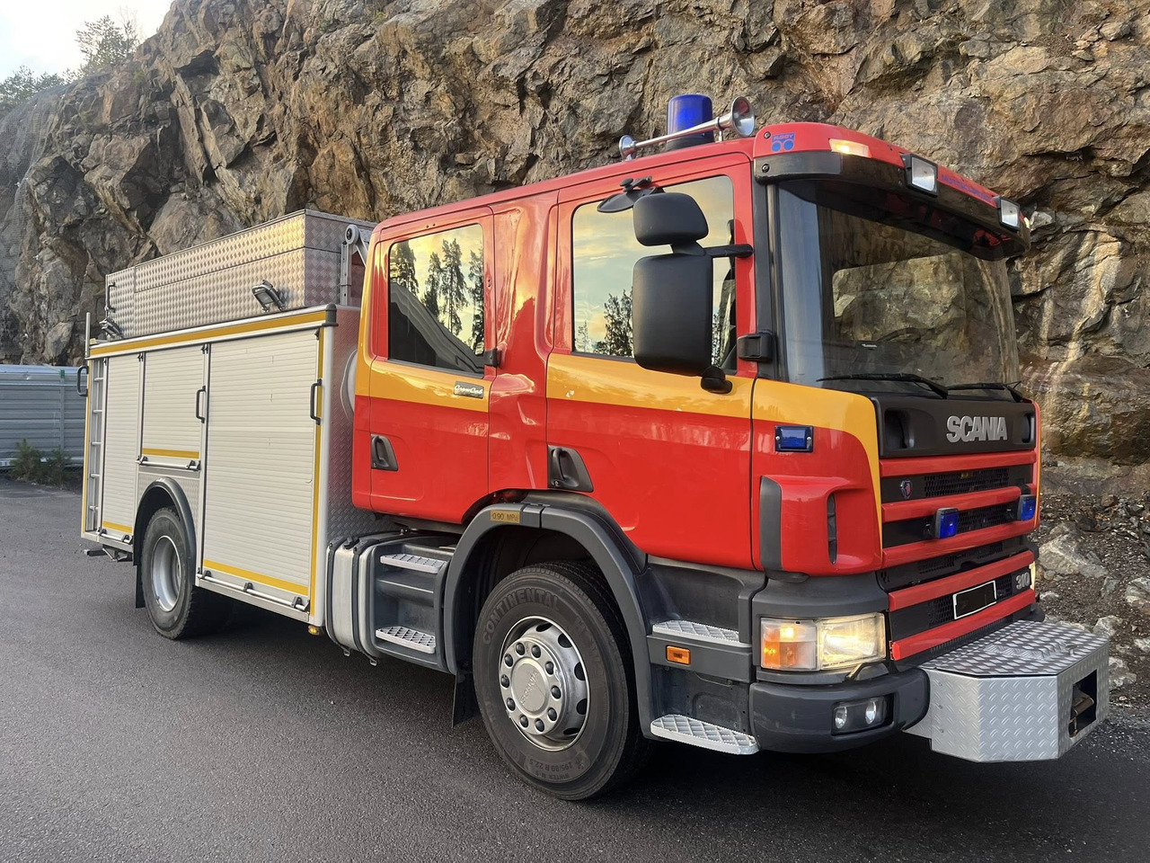SCANIA P94GB 4x2 NZ310 - Fire engine - RESERVERAD !! - Carro de bombeiro: foto 4 SCANIA P94GB 4x2 NZ310 - Fire engine - RESERVERAD !! - Carro de bombeiro: foto 4