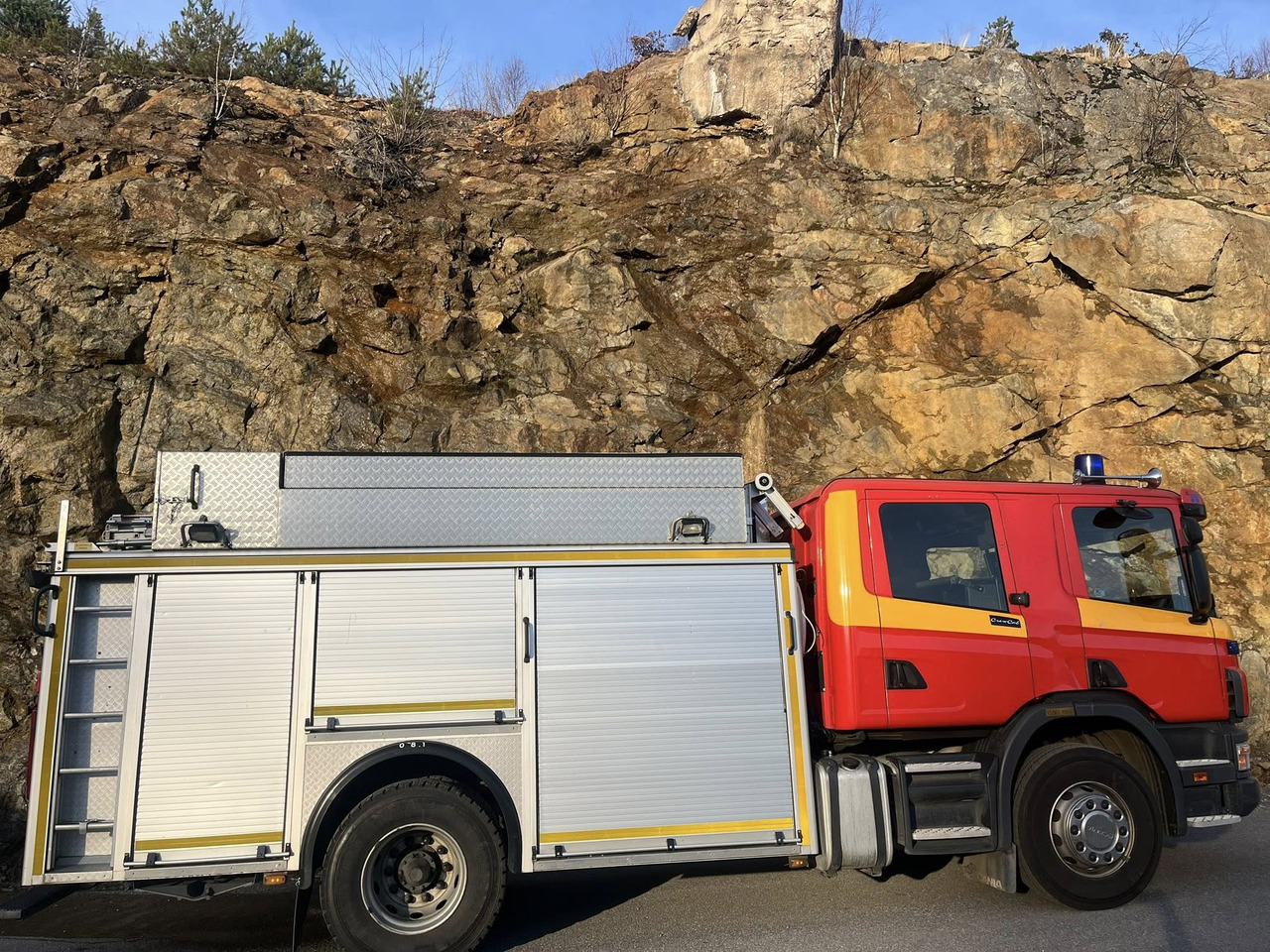 SCANIA P94GB 4x2 NZ310 - Fire engine - RESERVERAD !! - Carro de bombeiro: foto 5 SCANIA P94GB 4x2 NZ310 - Fire engine - RESERVERAD !! - Carro de bombeiro: foto 5