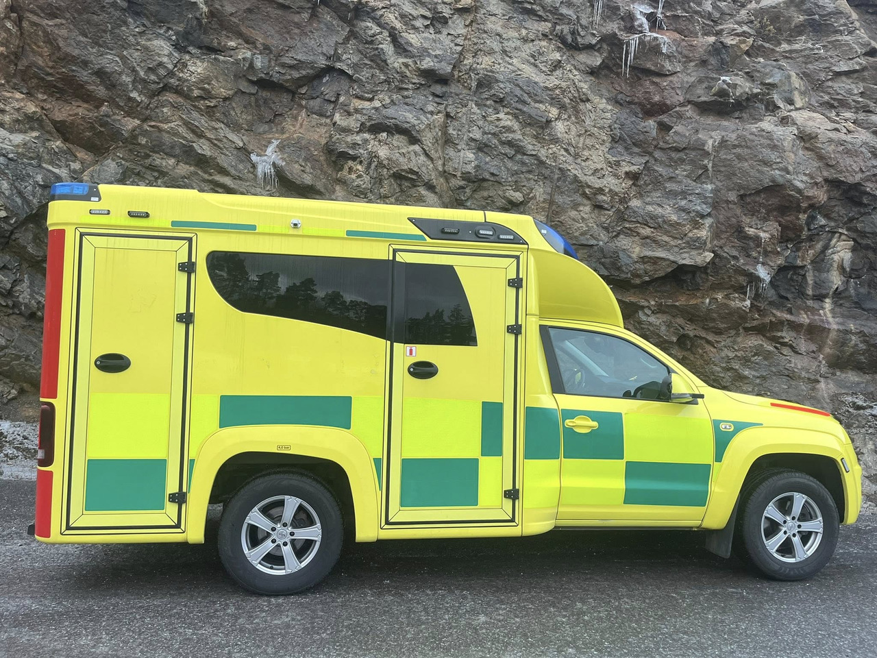 VOLKSWAGEN Amarok 4motion - Ambulância: foto 4 VOLKSWAGEN Amarok 4motion - Ambulância: foto 4