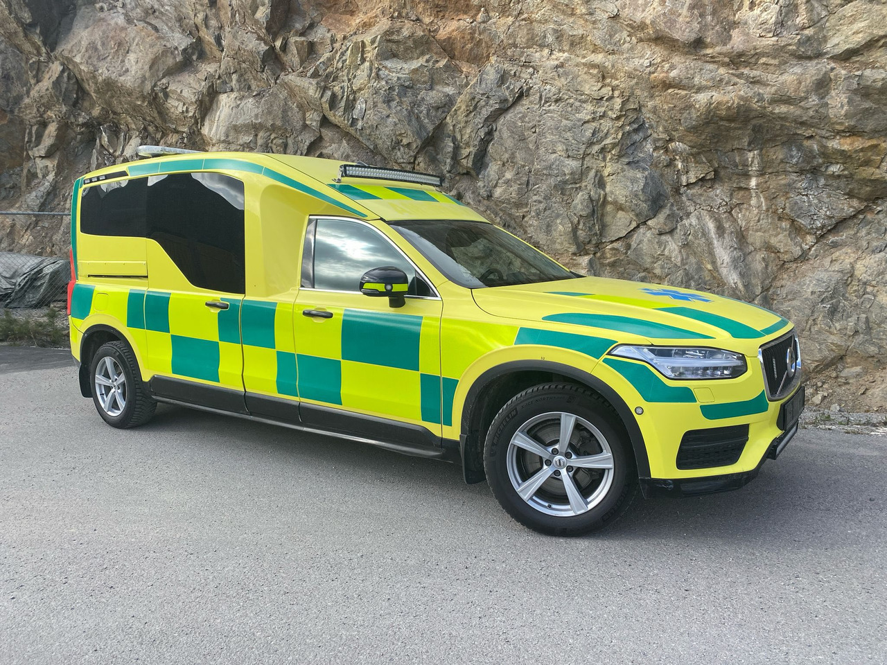 Volvo Nilsson XC90 D5 AWD - Ambulance - RESERVERAD !! - Ambulância: foto 1 Volvo Nilsson XC90 D5 AWD - Ambulance - RESERVERAD !! - Ambulância: foto 1