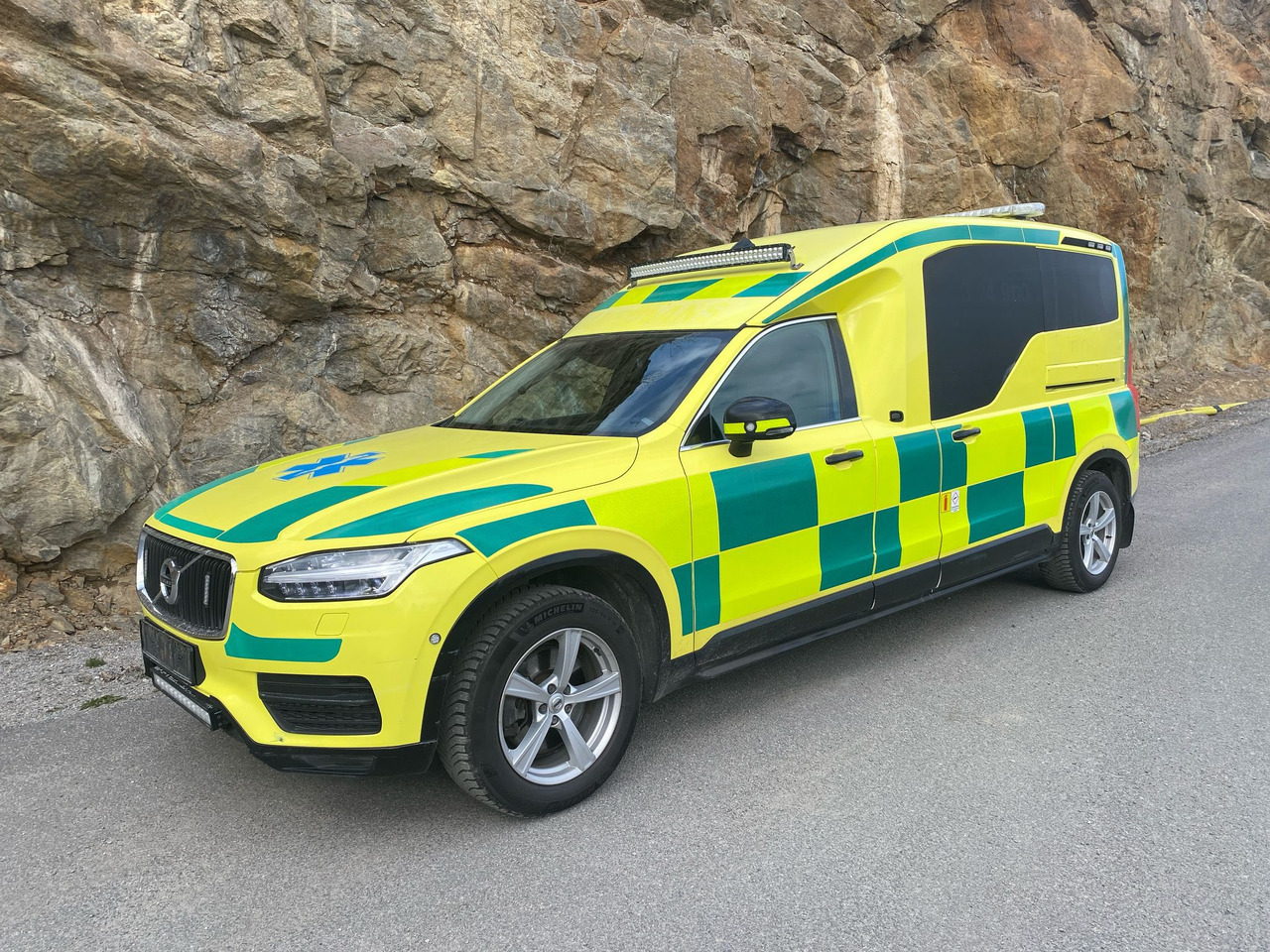 Volvo Nilsson XC90 D5 AWD - Ambulance - RESERVERAD !! - Ambulância: foto 2 Volvo Nilsson XC90 D5 AWD - Ambulance - RESERVERAD !! - Ambulância: foto 2