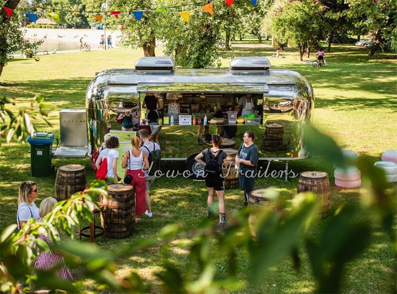 YOWON European standard food trailer with CE certificate - Roulote bar: foto 3 YOWON European standard food trailer with CE certificate - Roulote bar: foto 3