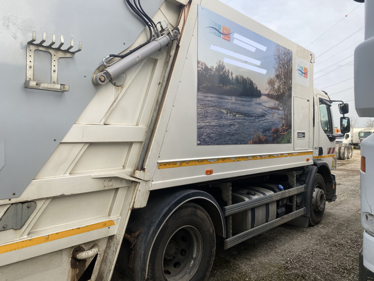 Volvo FE300 FAUN Müllwagen Garbage 2-Kammern Eu5 Top Zustand - Caminhão de lixo: foto 4 Volvo FE300 FAUN Müllwagen Garbage 2-Kammern Eu5 Top Zustand - Caminhão de lixo: foto 4