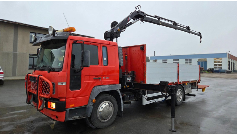 Volvo FL220 4X2 HIAB 077 - Camião de caixa aberta/ Plataforma, Camião grua: foto 1 Volvo FL220 4X2 HIAB 077 - Camião de caixa aberta/ Plataforma, Camião grua: foto 1