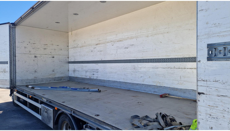 Camião furgão Volvo FL260 4X2: foto 6