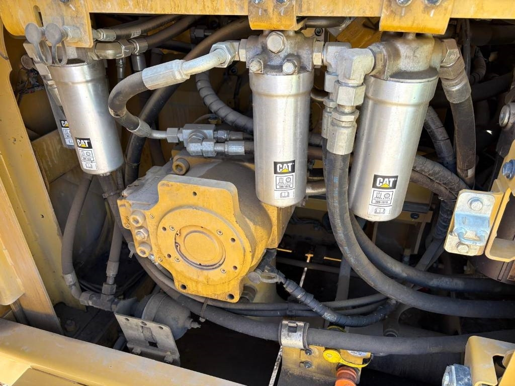 Escavadora de rastos CAT 374 (On Transport): foto 9