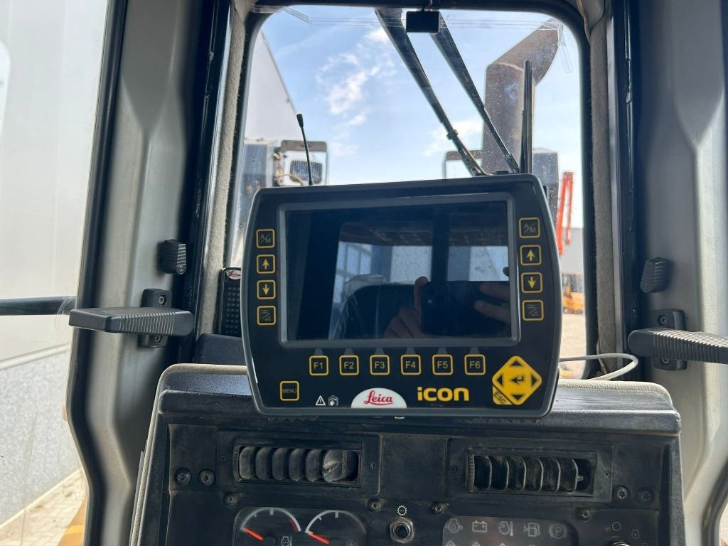 Leasing de CAT D 7 R (Leica GPS)  CAT D 7 R (Leica GPS): foto 13