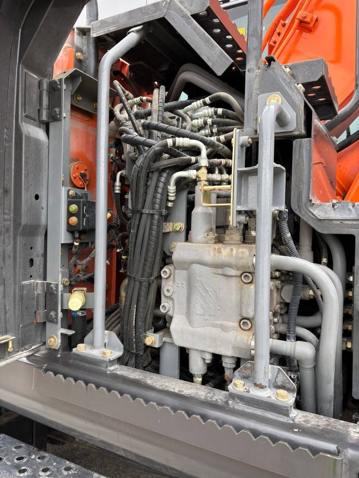 Escavadeira de rodas Hitachi ZX 140 W-5B: foto 16