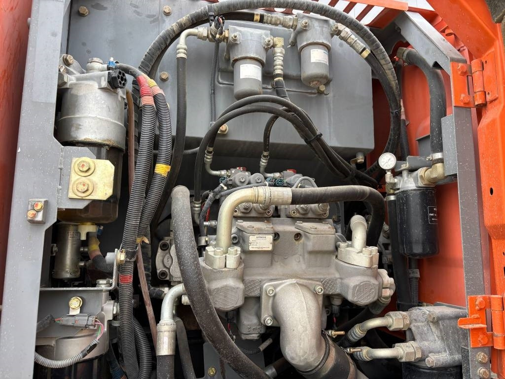 Escavadeira de rodas Hitachi ZX 140 W-5B: foto 15