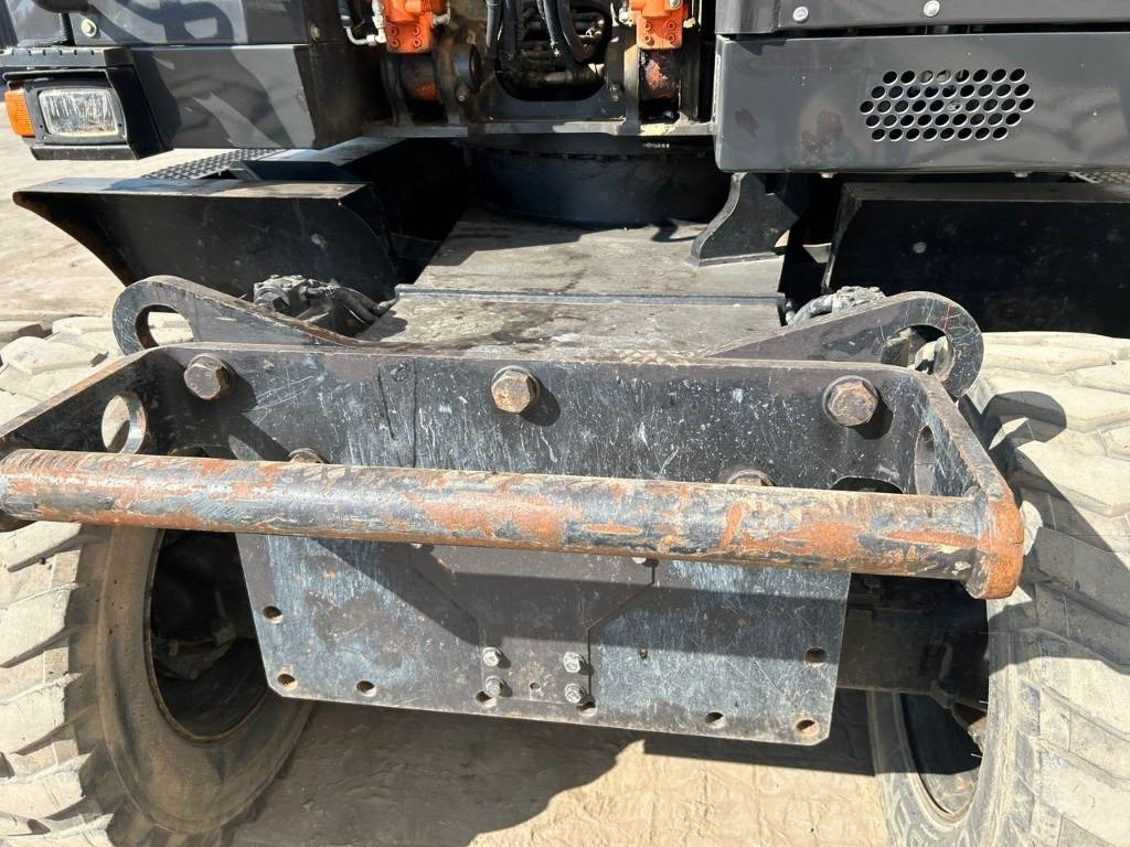 Escavadeira de rodas Hitachi ZX 140 W-5B: foto 28
